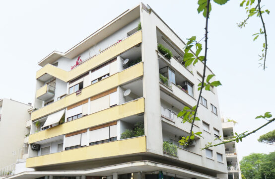 Complesso residenziale &#8220;Belsito&#8221;, affaccio quasi da terzo piano con ampio terrazzo e cantina